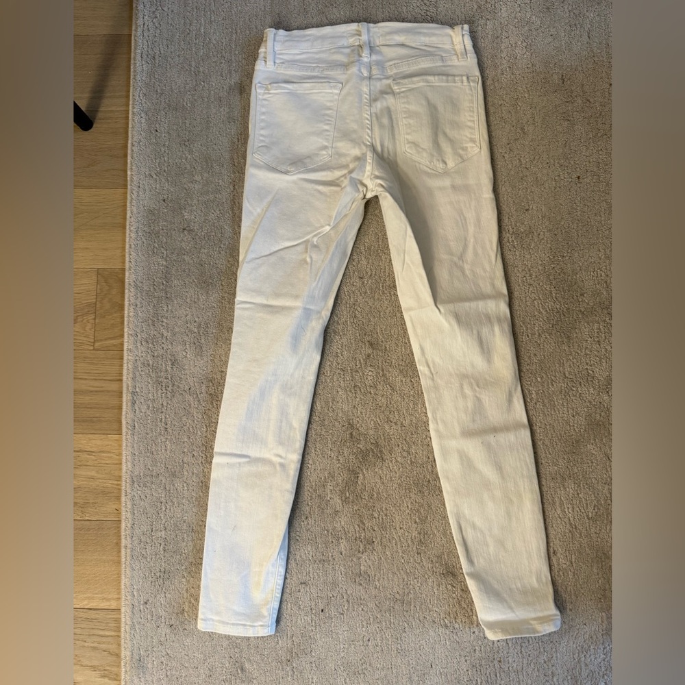 Frame stretchy denim with knee rips